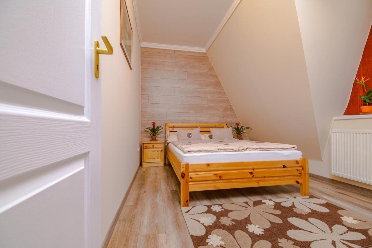 Illes Apartmanok Ii. Hajdúszoboszló Exterior foto