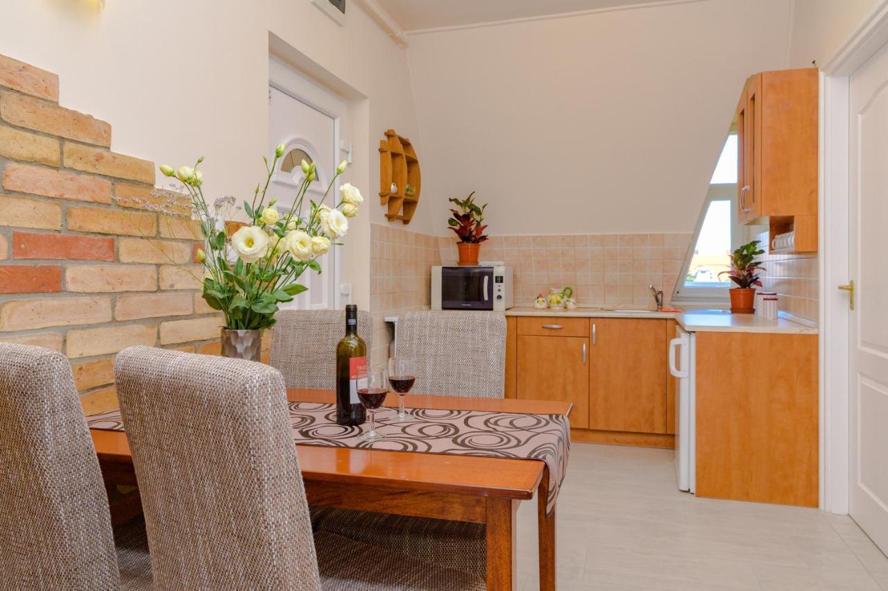 Illes Apartmanok Ii. Hajdúszoboszló Exterior foto